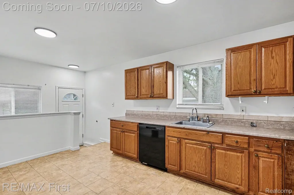 30631 Pinto Drive Warren City MI 48093