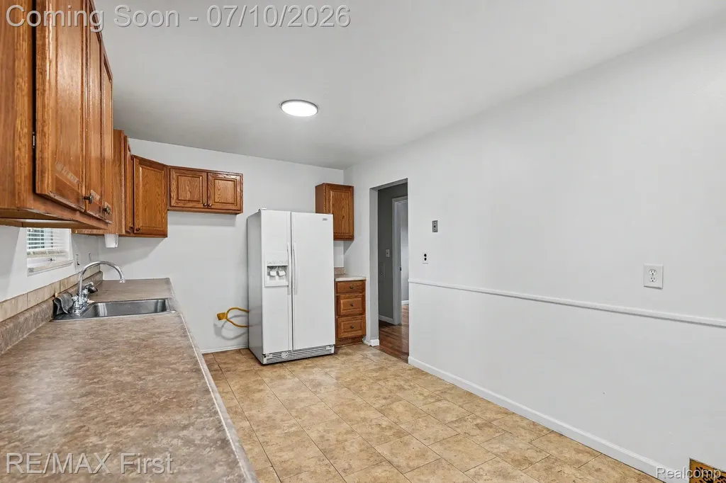 30631 Pinto Drive Warren City MI 48093