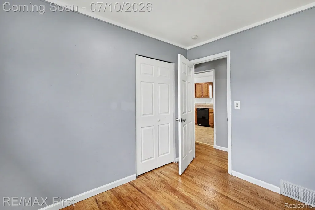 30631 Pinto Drive Warren City MI 48093