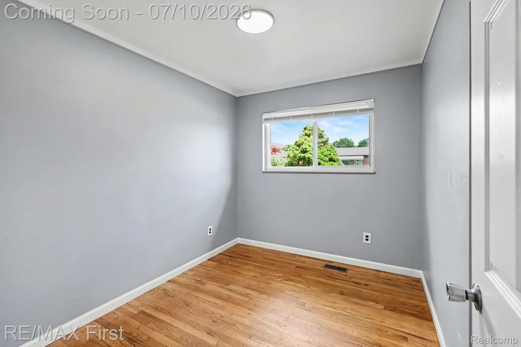 30631 Pinto Drive Warren City MI 48093