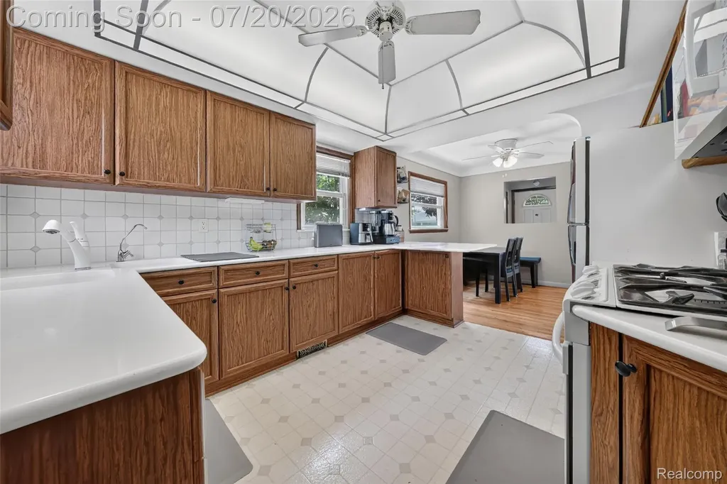 9428 Gillman Street Livonia City MI 48150