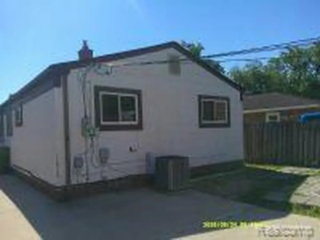 14326 Longtin Street Southgate City MI 48195