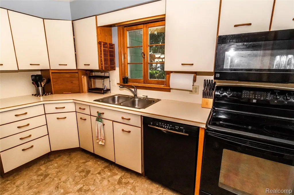 30 Brown Court Midland City MI 48640