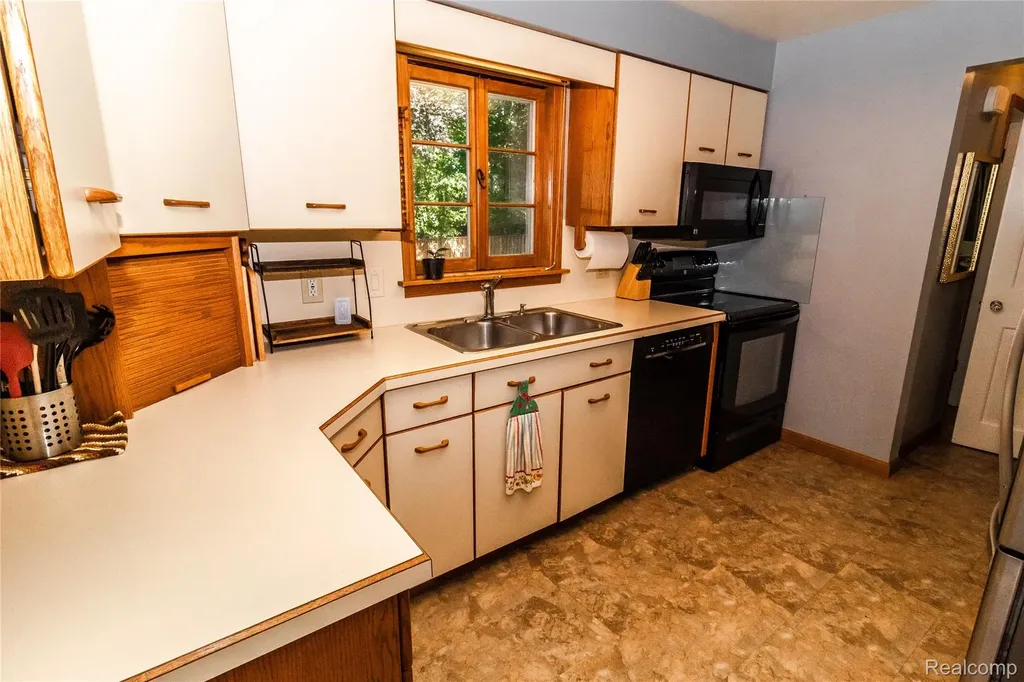 30 Brown Court Midland City MI 48640