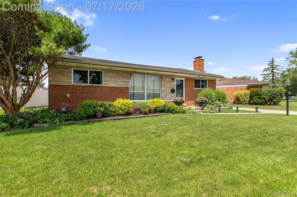 7837 Hugh Street Westland City MI 48185