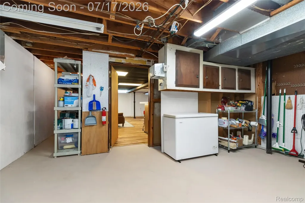 7837 Hugh Street Westland City MI 48185