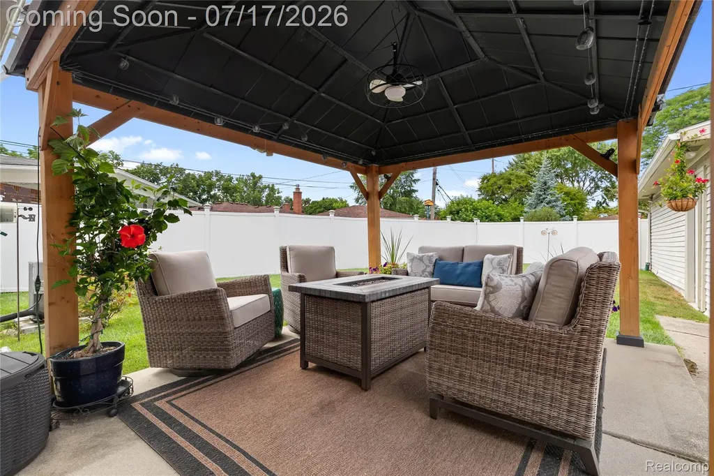 7837 Hugh Street Westland City MI 48185