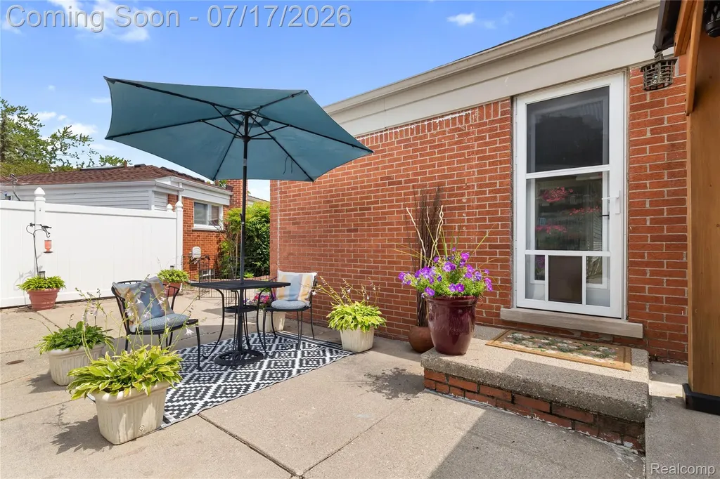 7837 Hugh Street Westland City MI 48185