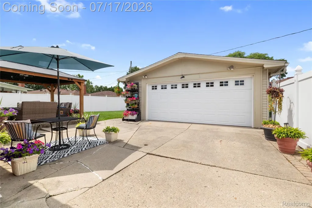 7837 Hugh Street Westland City MI 48185