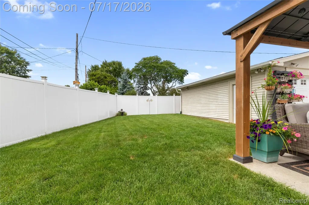 7837 Hugh Street Westland City MI 48185