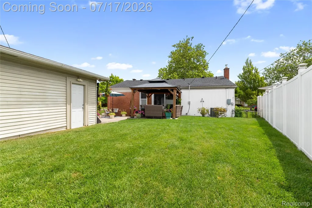7837 Hugh Street Westland City MI 48185