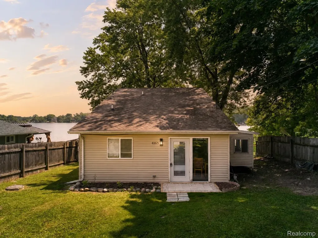 4165 Highcrest Drive Genoa Township MI 48116