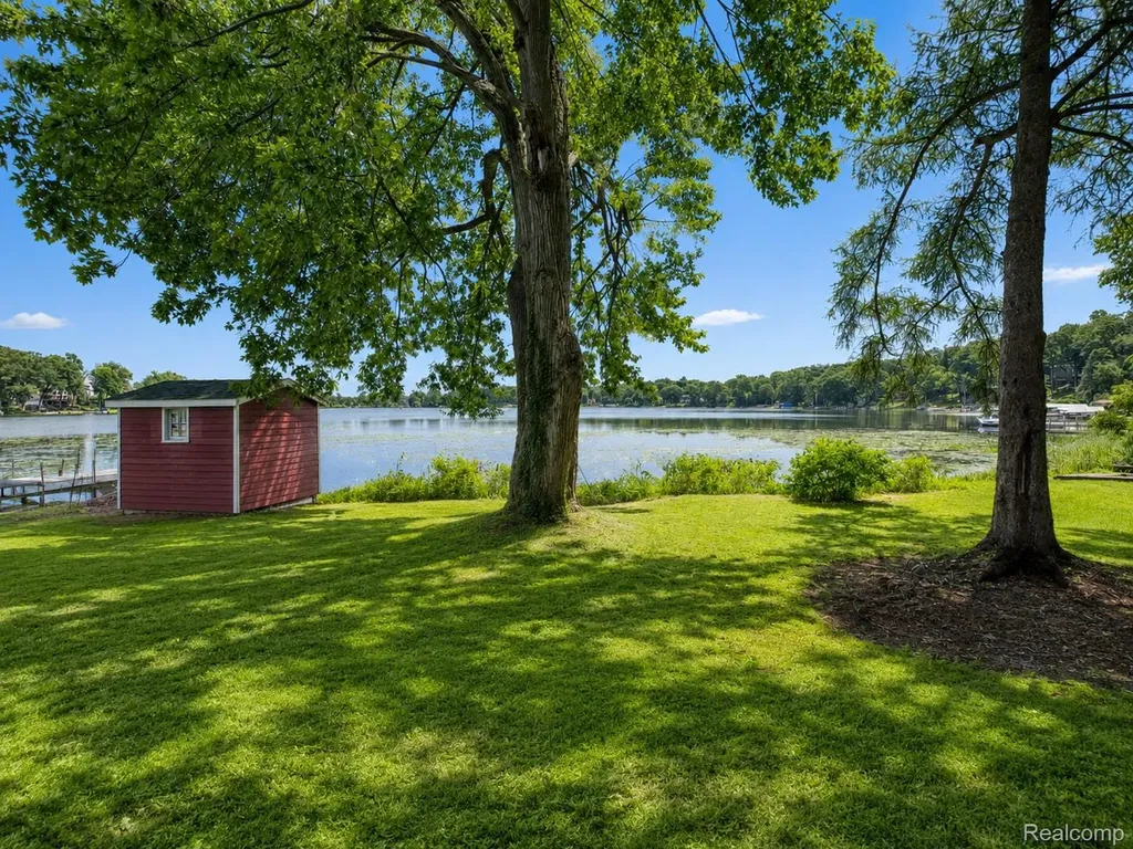 4165 Highcrest Drive Genoa Township MI 48116