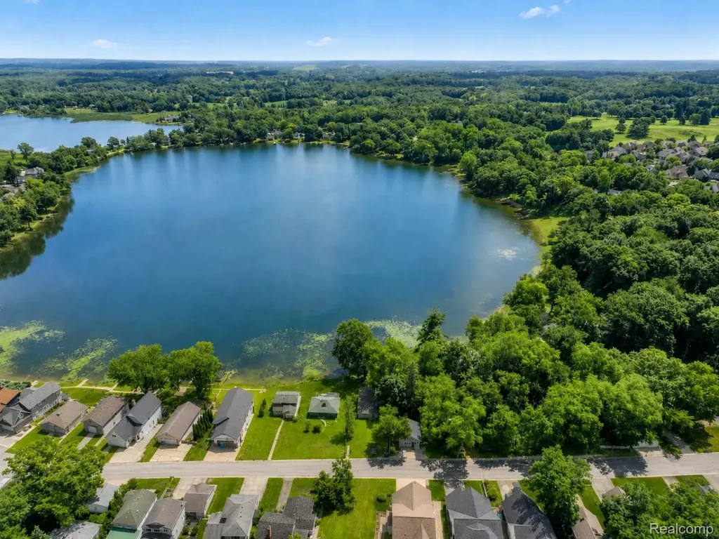 4165 Highcrest Drive Genoa Township MI 48116