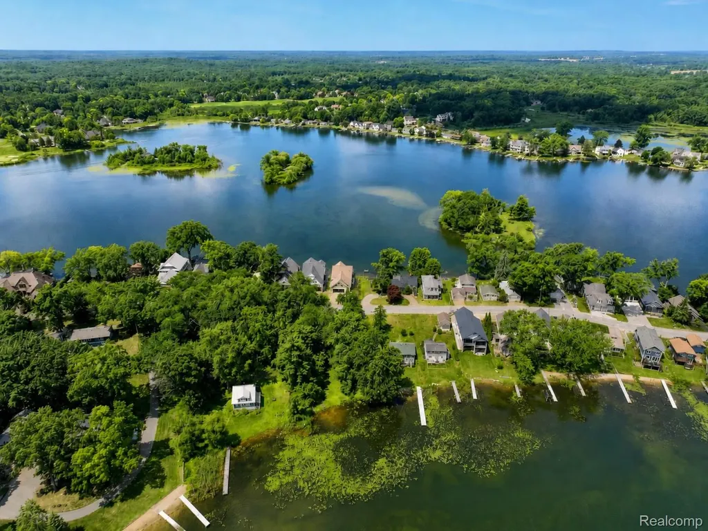 4165 Highcrest Drive Genoa Township MI 48116
