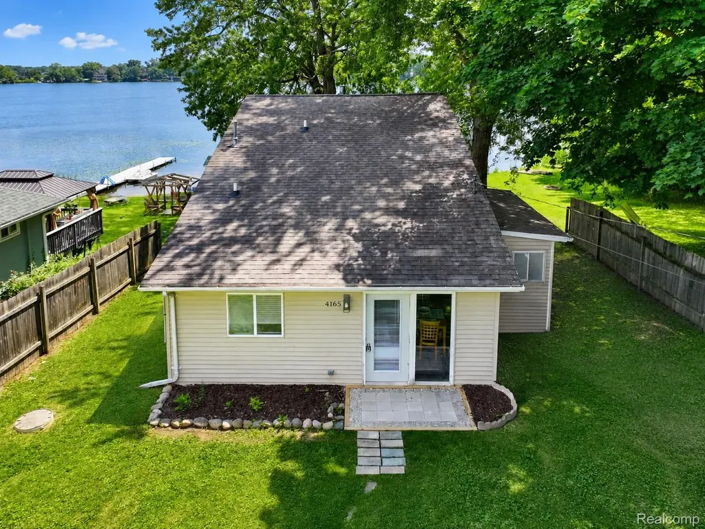 4165 Highcrest Drive Genoa Township MI 48116