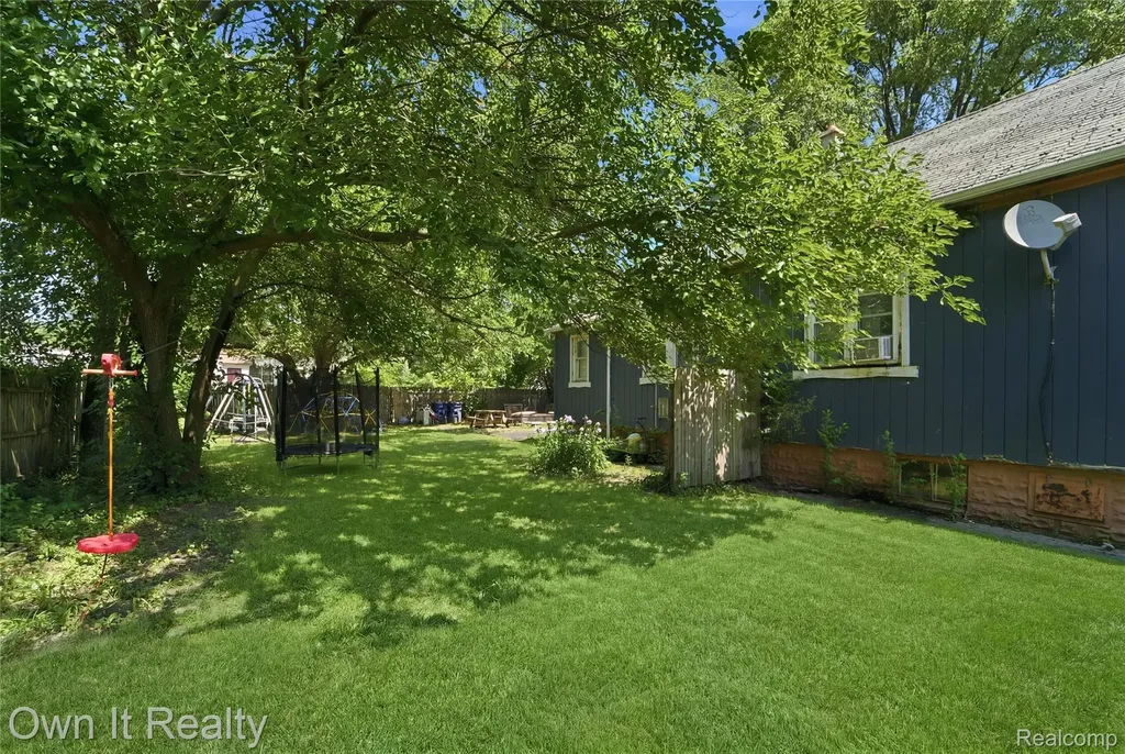 5255 Belmont Street Hamtramck City MI 48212