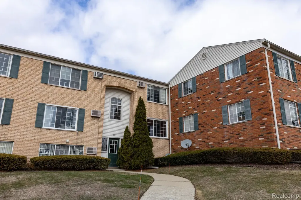 495 Miller Avenue Rochester City MI 48307