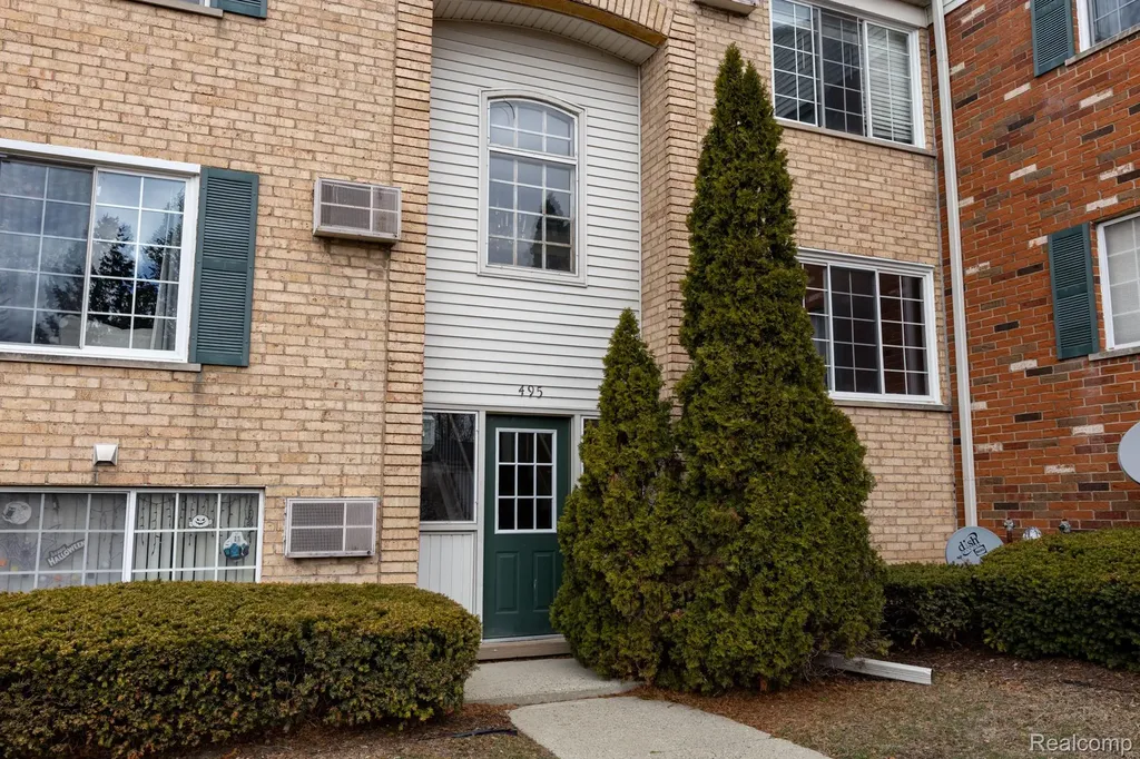 495 Miller Avenue Rochester City MI 48307