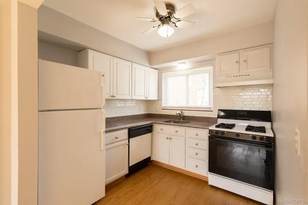 495 Miller Avenue Rochester City MI 48307