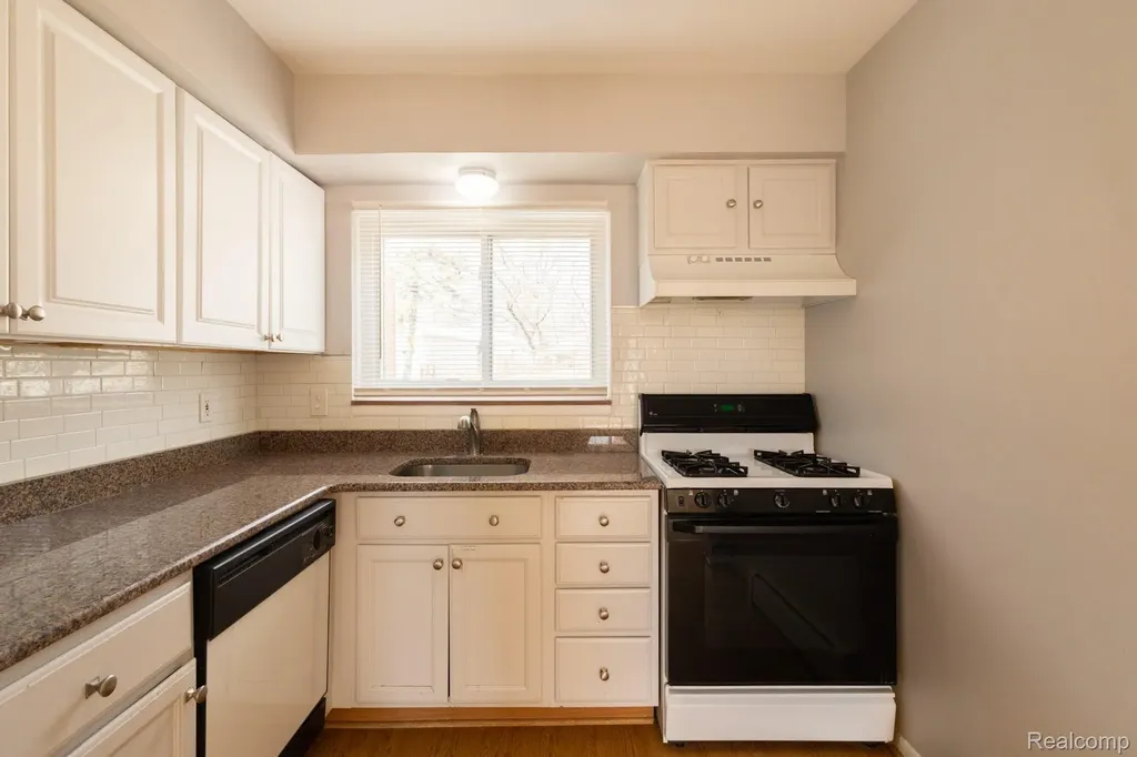495 Miller Avenue Rochester City MI 48307