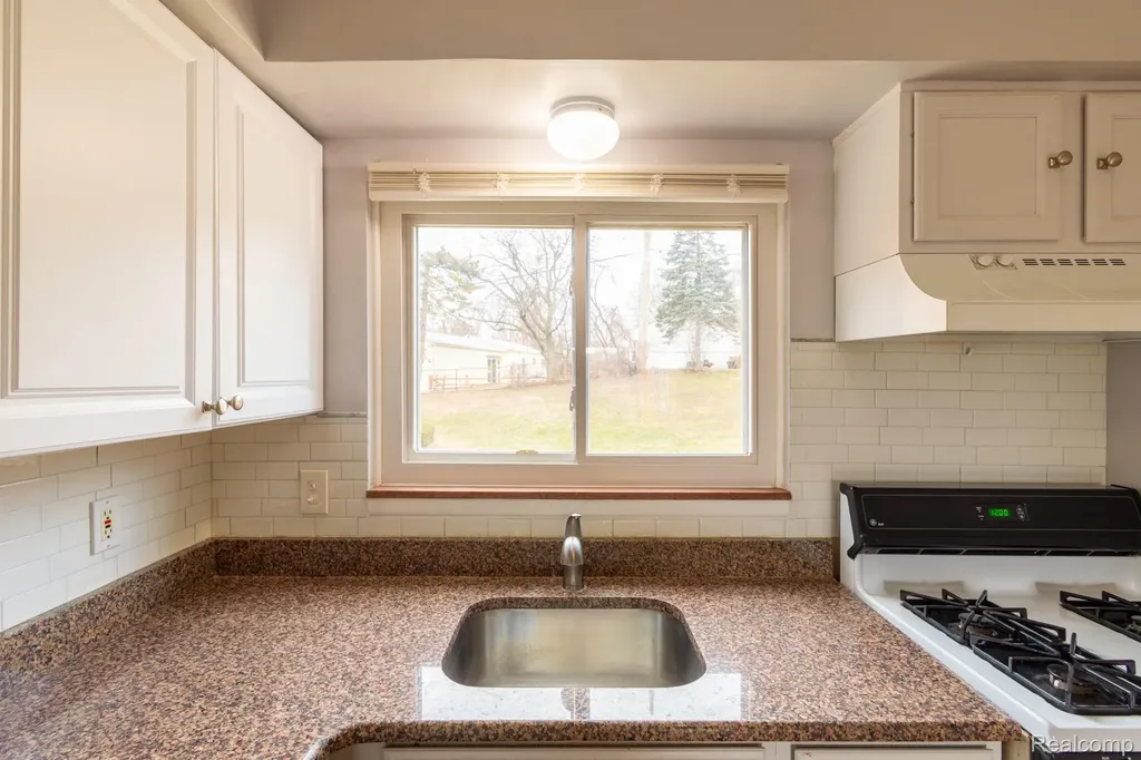 495 Miller Avenue Rochester City MI 48307