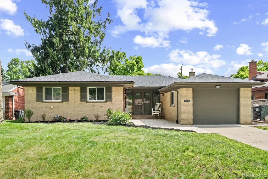 32969 Lyndon Street Livonia City MI 48154
