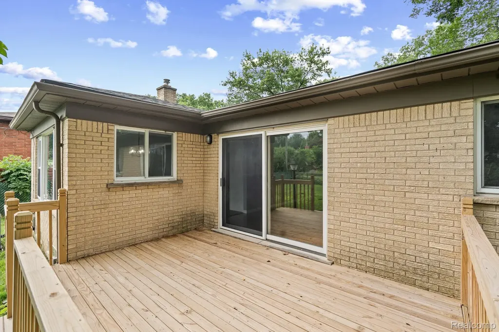 32969 Lyndon Street Livonia City MI 48154