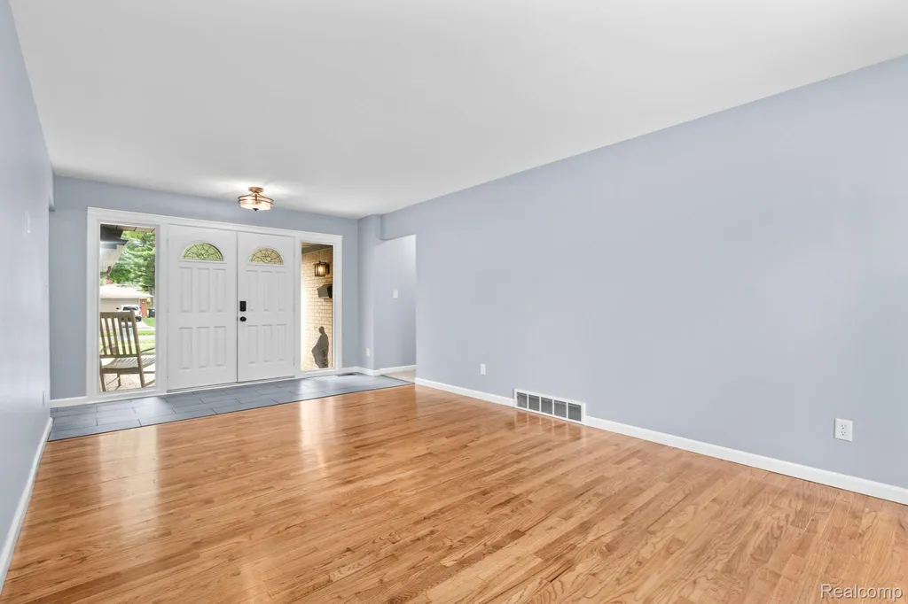 32969 Lyndon Street Livonia City MI 48154