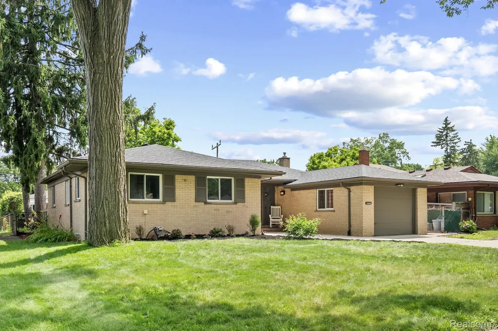 32969 Lyndon Street Livonia City MI 48154