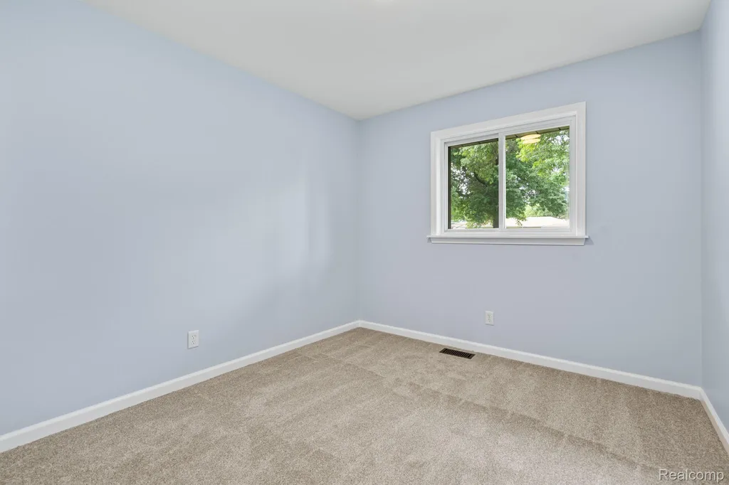 32969 Lyndon Street Livonia City MI 48154