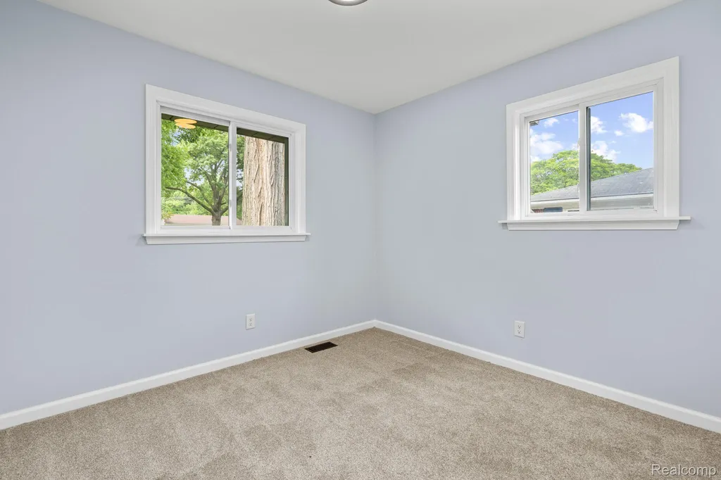 32969 Lyndon Street Livonia City MI 48154