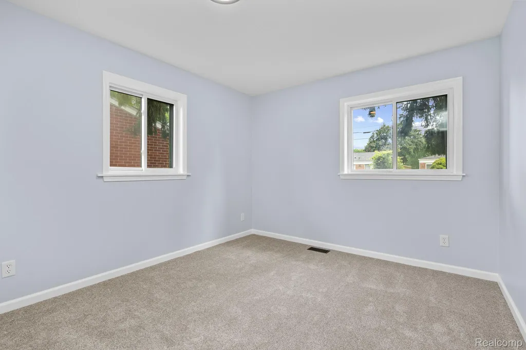 32969 Lyndon Street Livonia City MI 48154