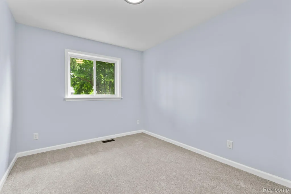 32969 Lyndon Street Livonia City MI 48154