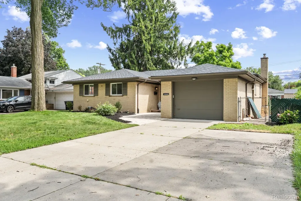 32969 Lyndon Street Livonia City MI 48154