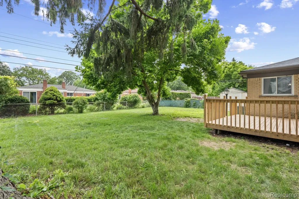 32969 Lyndon Street Livonia City MI 48154