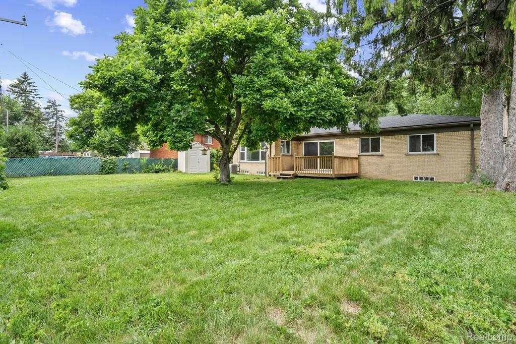 32969 Lyndon Street Livonia City MI 48154