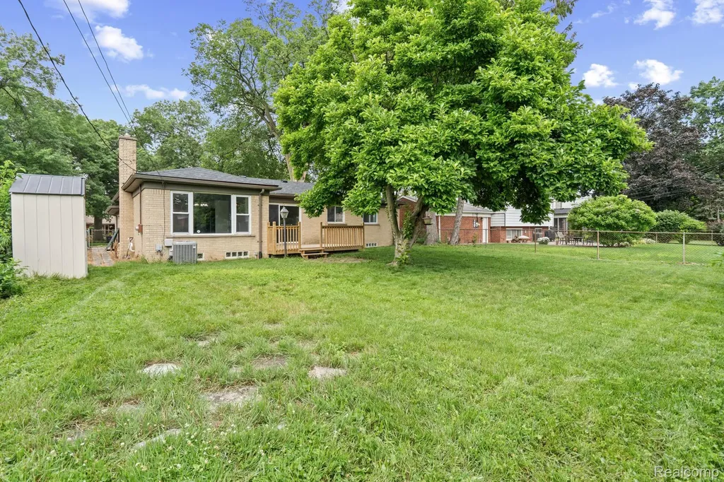 32969 Lyndon Street Livonia City MI 48154