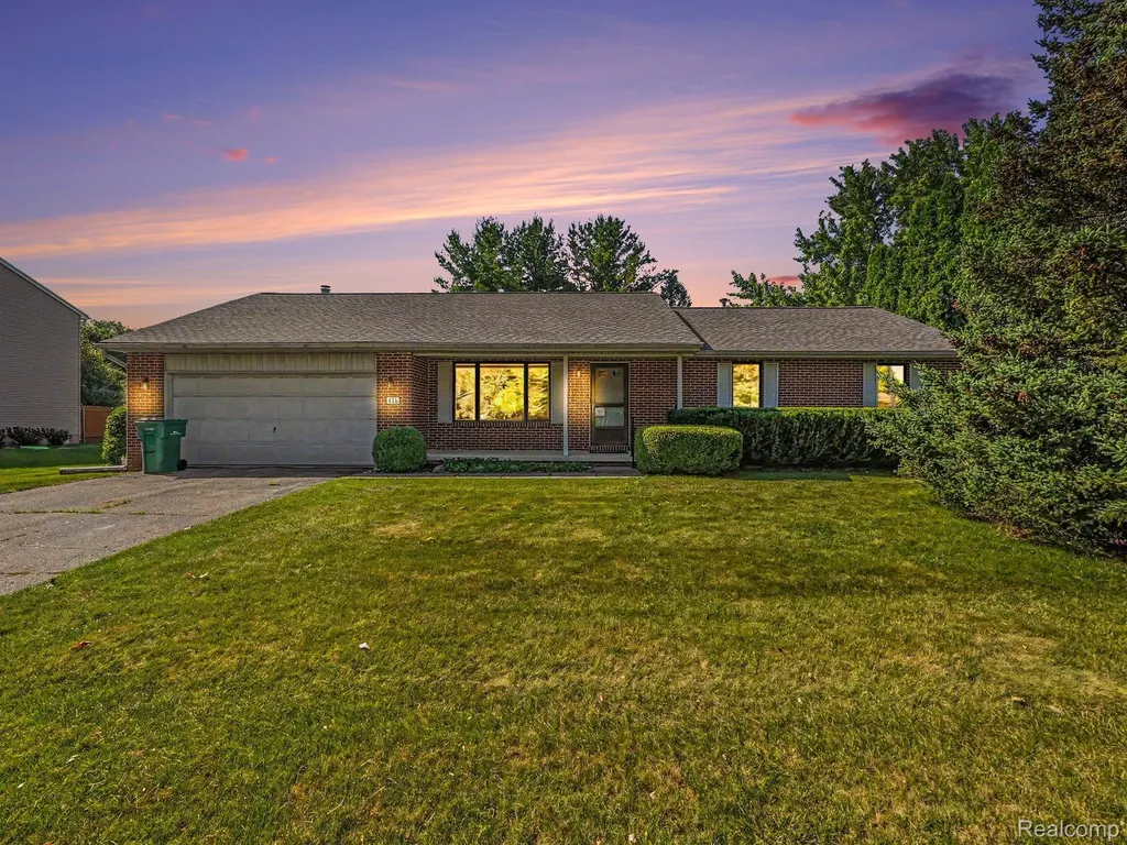 415 Bennington Court Saline City MI 48176