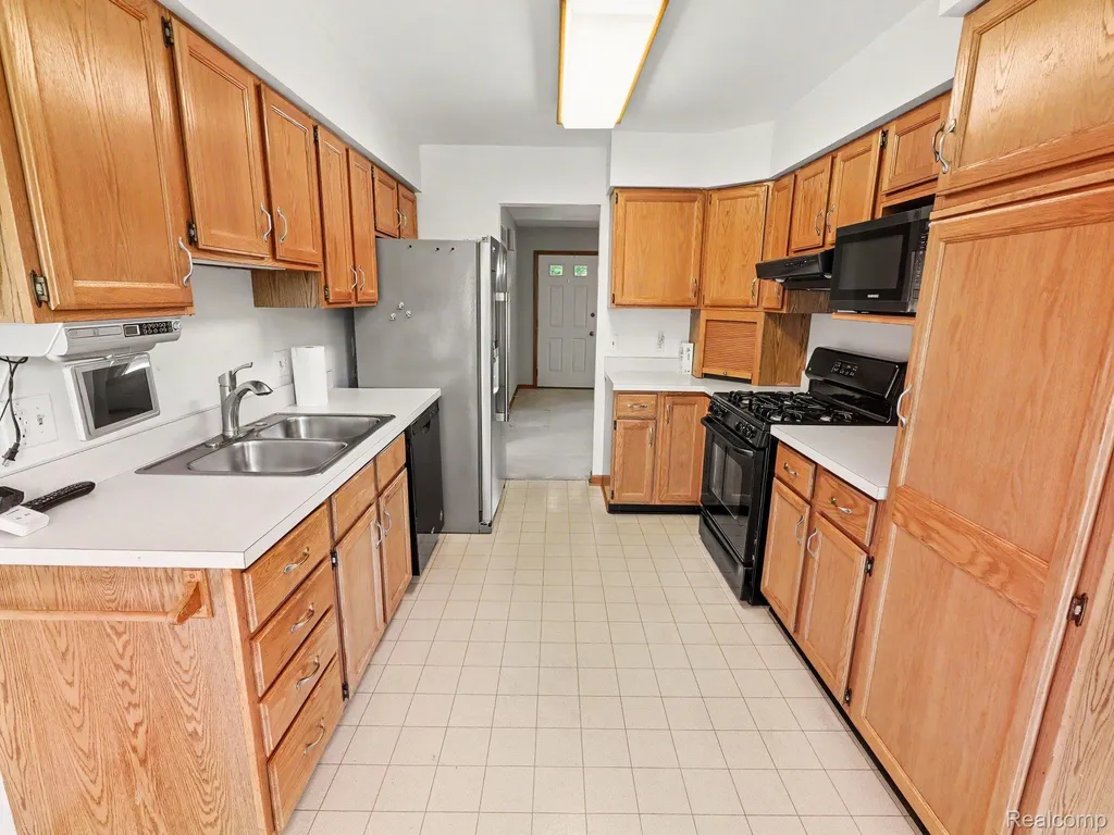 415 Bennington Court Saline City MI 48176
