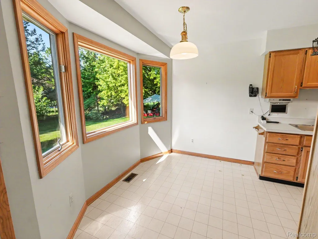 415 Bennington Court Saline City MI 48176
