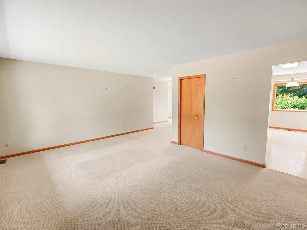 415 Bennington Court Saline City MI 48176