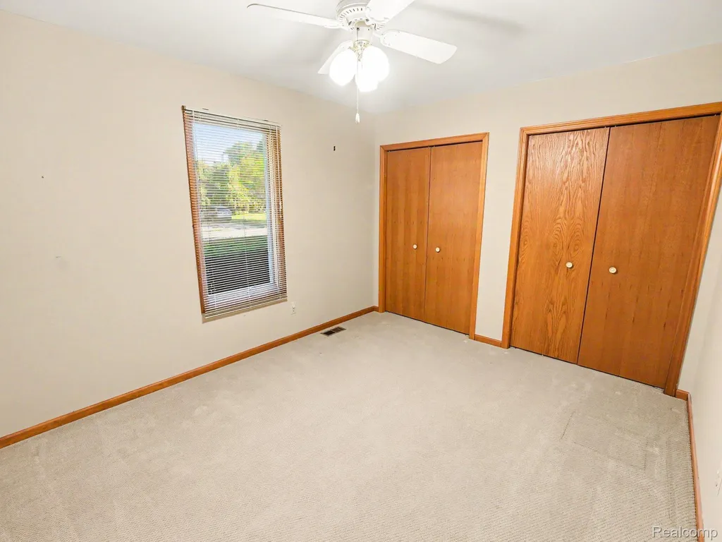 415 Bennington Court Saline City MI 48176