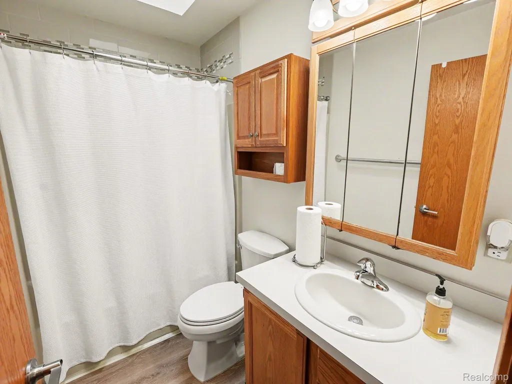 415 Bennington Court Saline City MI 48176