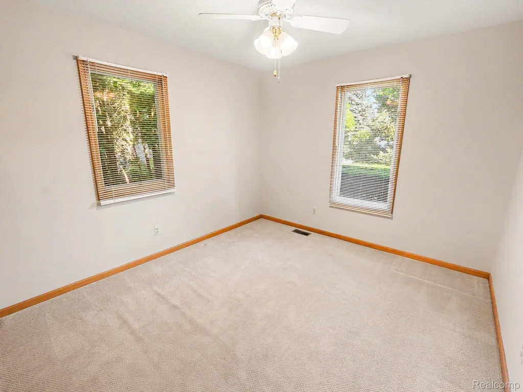 415 Bennington Court Saline City MI 48176