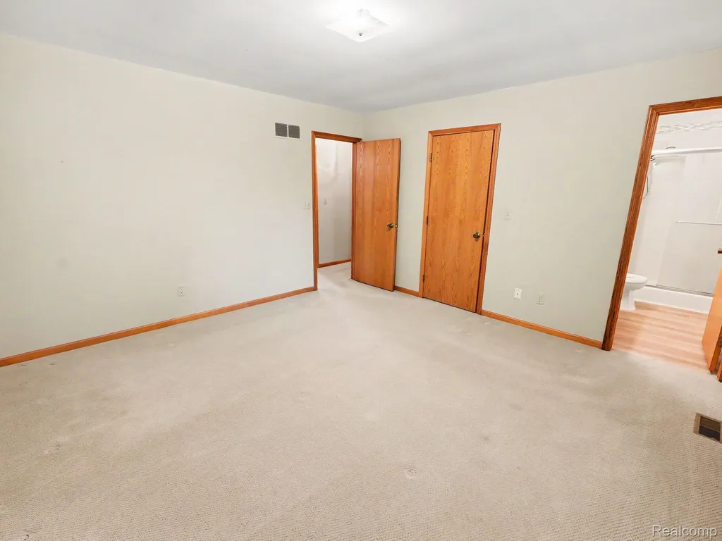 415 Bennington Court Saline City MI 48176