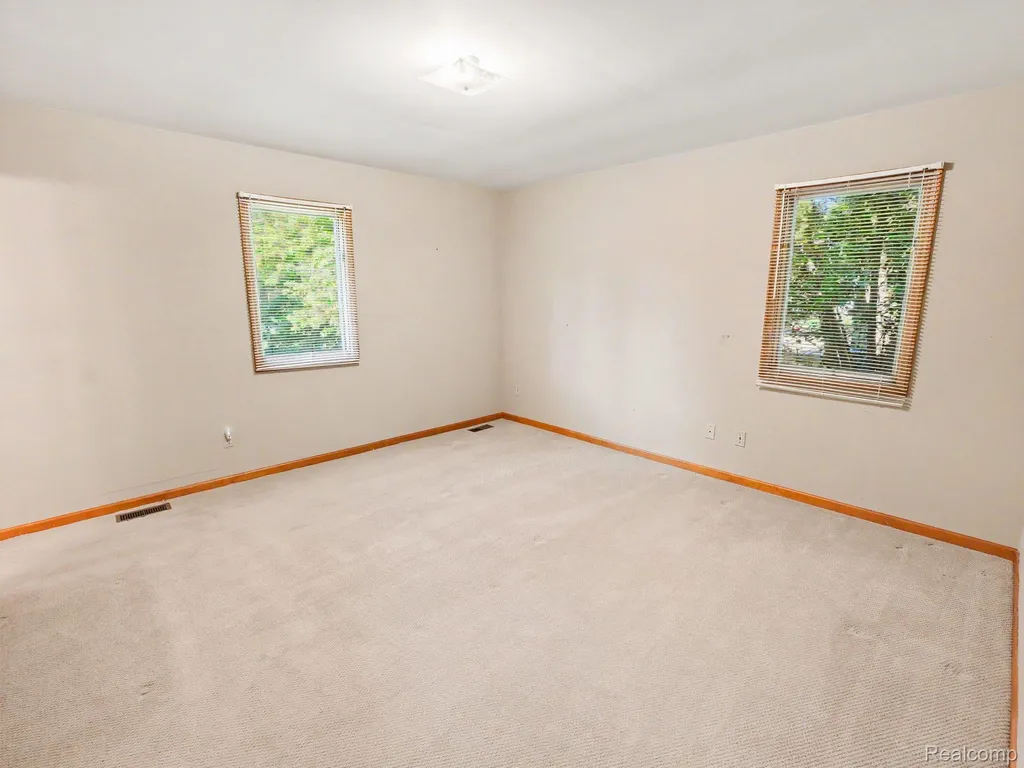 415 Bennington Court Saline City MI 48176