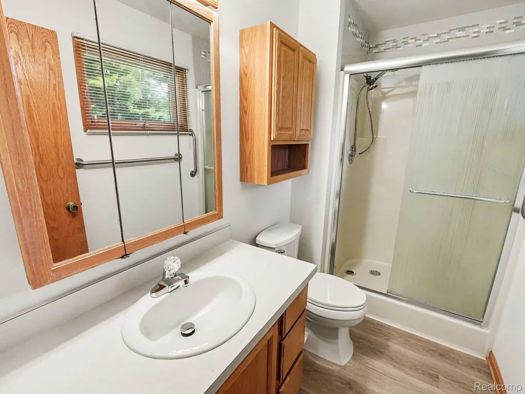 415 Bennington Court Saline City MI 48176