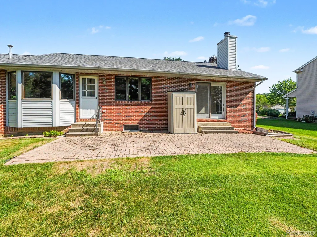 415 Bennington Court Saline City MI 48176