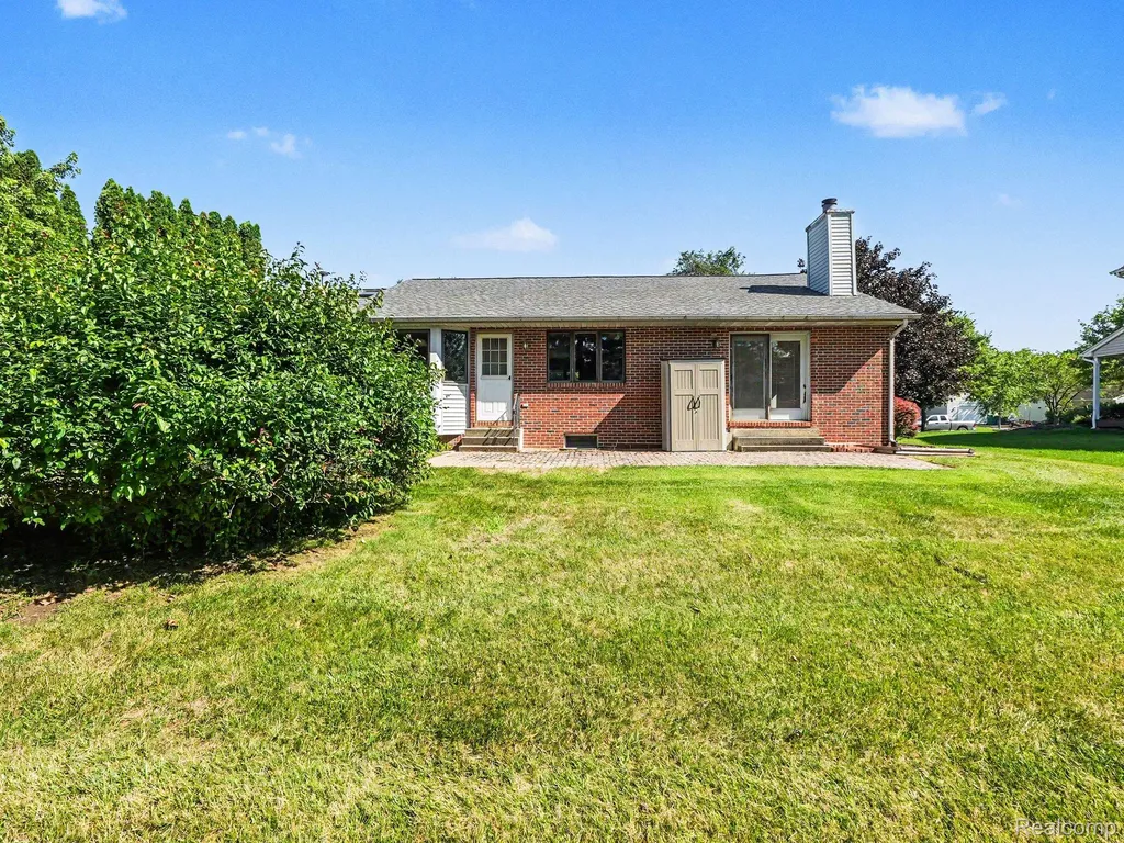 415 Bennington Court Saline City MI 48176